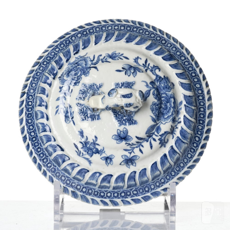 A large blue and white 'landscape' goblet with cover, - 图6